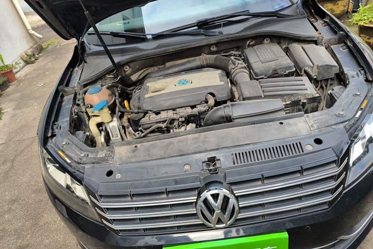 Used Volkswagen Passat 2014 1.8TSI DSG Prestige Edition Engine Bay Right