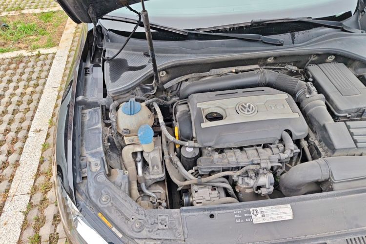 Used Volkswagen Passat 2014 1.8TSI DSG Prestige Edition Engine Bay Right