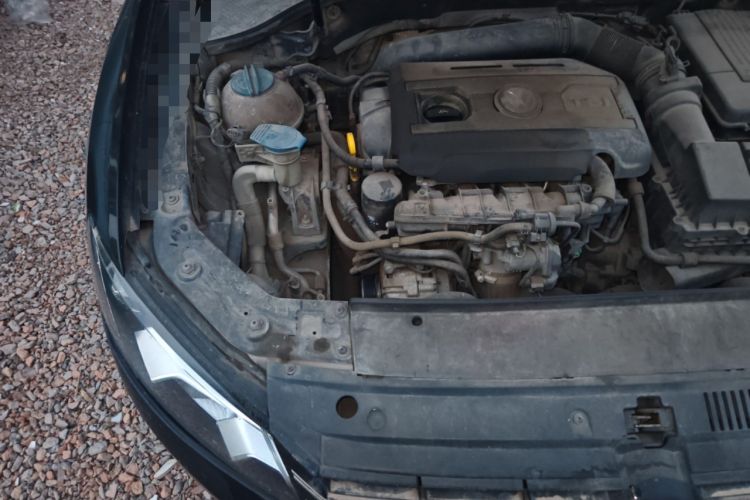 Used Volkswagen Passat 2014 1.8TSI DSG Prestige Edition Engine Bay Right