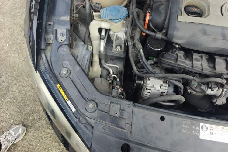 Used Volkswagen Passat 2014 1.8TSI DSG Prestige Edition Engine Bay Right