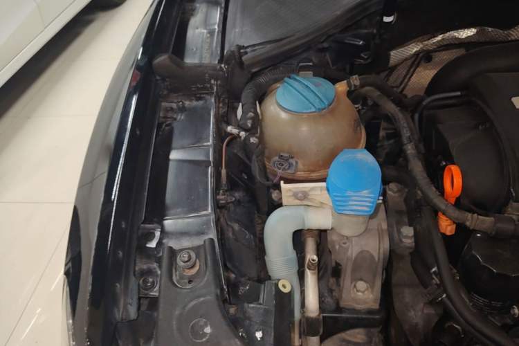 Used Volkswagen Passat 2014 1.8TSI DSG Prestige Edition Engine Bay Right