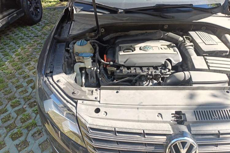 Used Volkswagen Passat 2014 1.8TSI DSG Prestige Navigation Edition Engine Bay Right