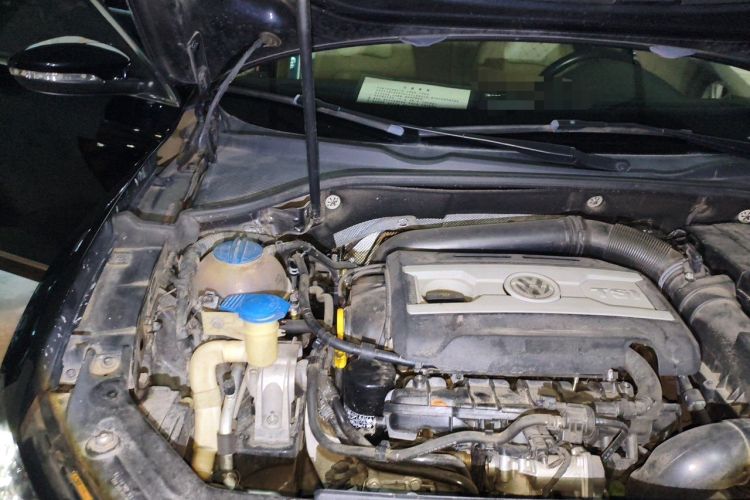 Used Volkswagen Passat 2014 1.8TSI DSG Prestige Edition Engine Bay Right