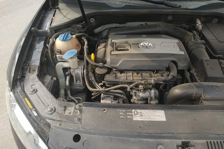 Used Volkswagen Passat 2014 1.8TSI DSG Prestige Edition Engine Bay Right