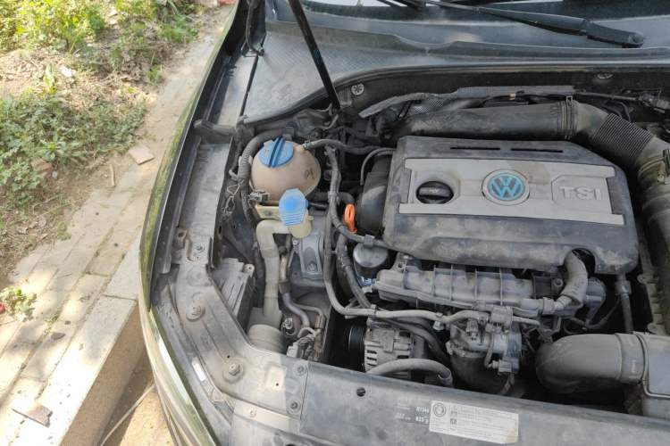 Used Volkswagen Passat 2014 1.8TSI DSG Prestige Edition Engine Bay Right
