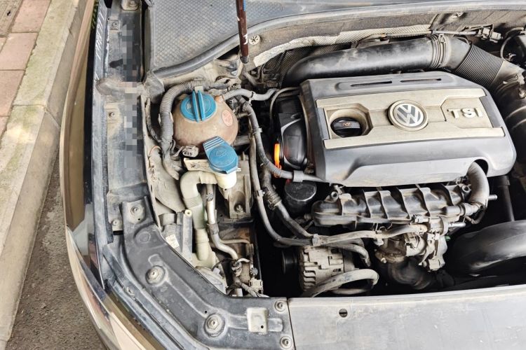 Used Volkswagen Passat 2014 1.8TSI DSG Prestige Edition Engine Bay Right