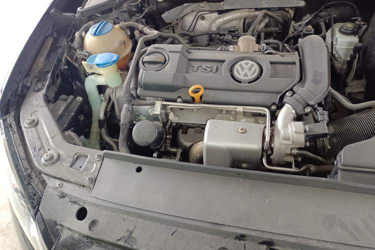 Used Volkswagen Passat 2014 1.4TSI DSG Prestige Edition Engine Bay Right