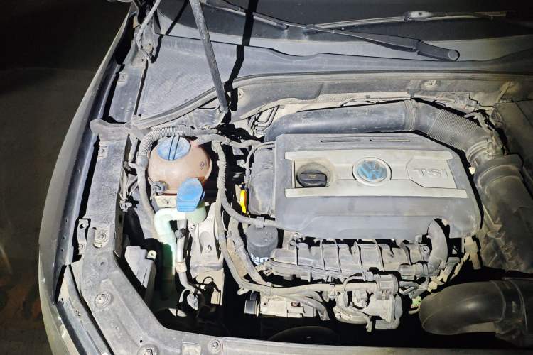 Used Volkswagen Passat 2014 1.8TSI DSG Prestige Edition Engine Bay Right