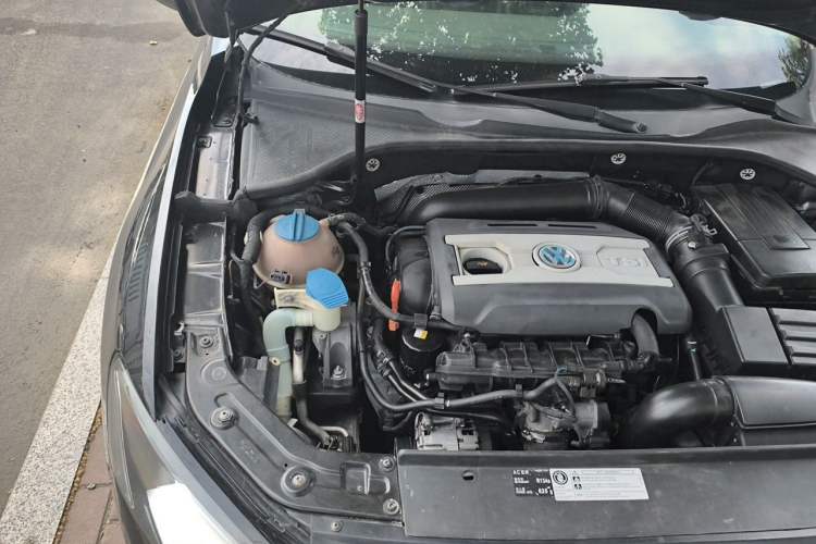 Used Volkswagen Passat 2014 1.8TSI DSG Prestige Edition Engine Bay Right