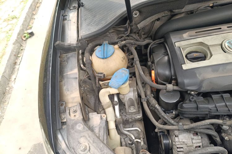 Used Volkswagen Passat 2014 1.8TSI DSG Prestige Navigation Edition Engine Bay Right