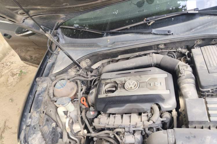 Used Volkswagen Passat 2014 1.8TSI DSG 30th Anniversary Edition Engine Bay Right