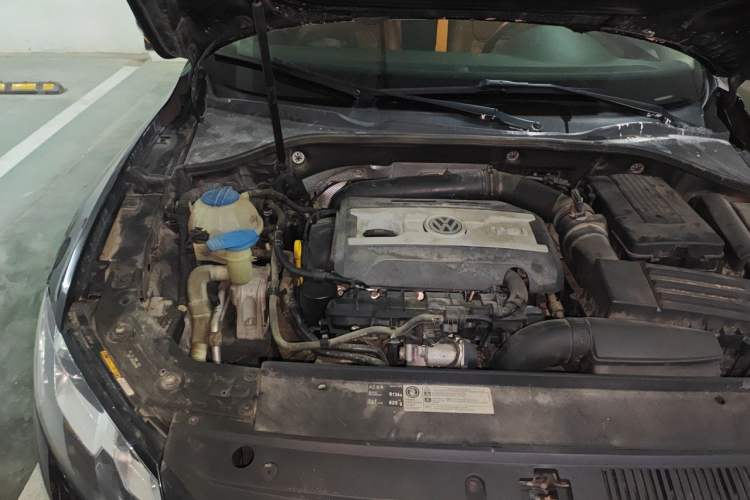 Used Volkswagen Passat 2014 1.8TSI DSG Prestige Edition Engine Bay Right
