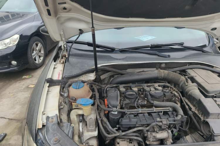 Used Volkswagen Passat 2014 1.8TSI DSG Prestige Edition Engine Bay Right
