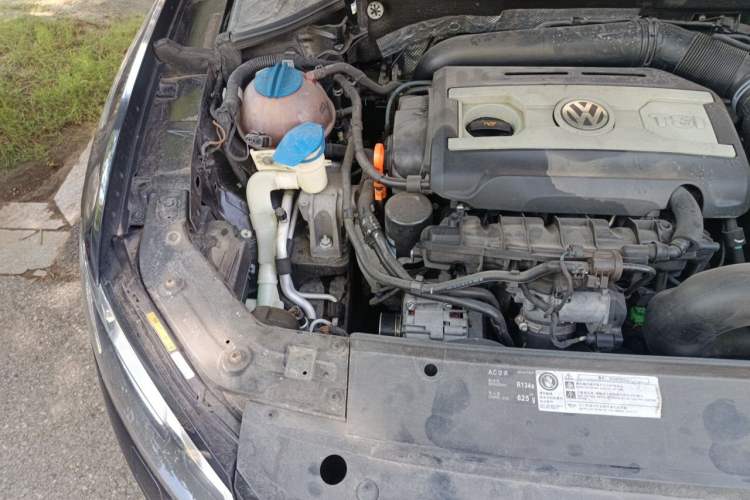 Used Volkswagen Passat 2014 1.8TSI DSG Prestige Edition Engine Bay Right