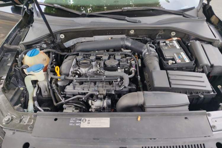Used Volkswagen Passat 2014 1.8TSI DSG Luxury Edition Engine Bay