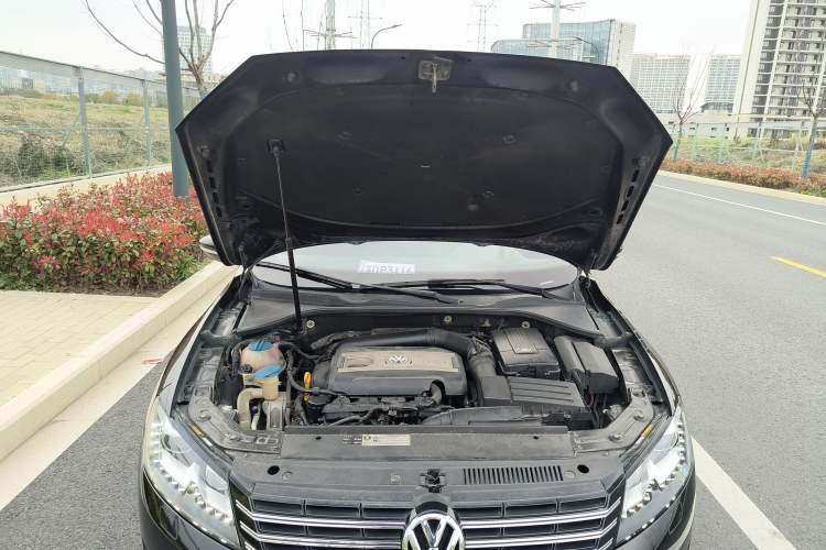 Used Volkswagen Passat 2014 1.8TSI DSG Prestige Edition Engine Bay