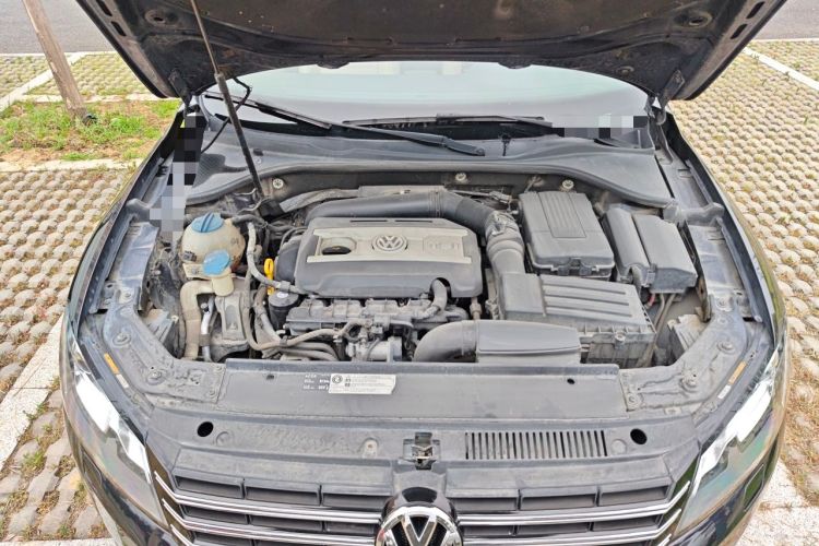 Used Volkswagen Passat 2014 1.8TSI DSG Prestige Edition Engine Bay
