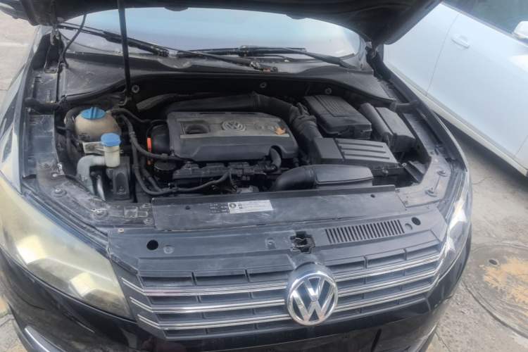 Used Volkswagen Passat 2014 1.8TSI DSG Prestige Navigation Edition Engine Bay