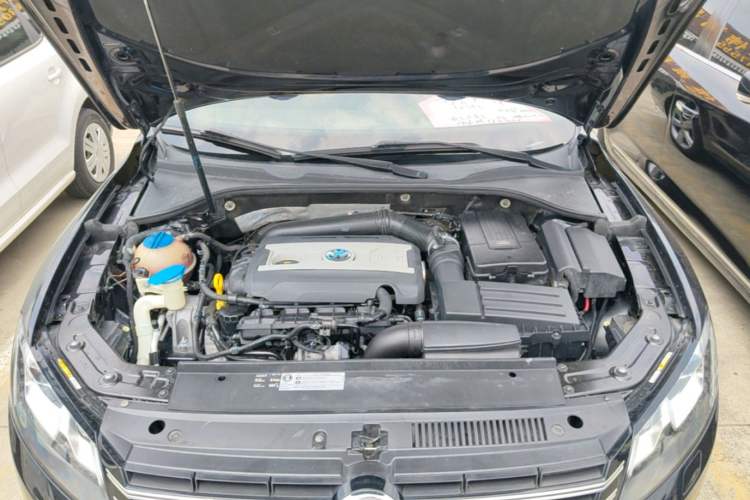 Used Volkswagen Passat 2014 1.8TSI DSG Prestige Edition Engine Bay