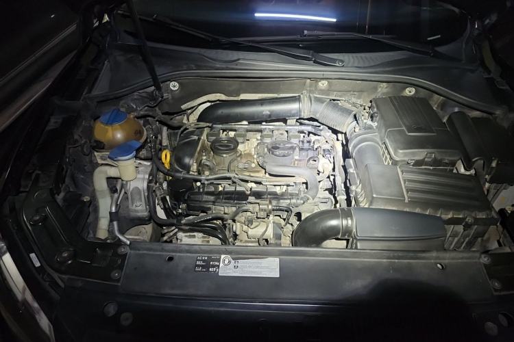 Used Volkswagen Passat 2014 1.8TSI DSG 30th Anniversary Edition Engine Bay