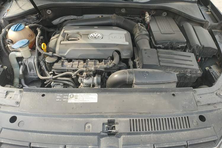 Used Volkswagen Passat 2014 1.8TSI DSG Prestige Edition Engine Bay