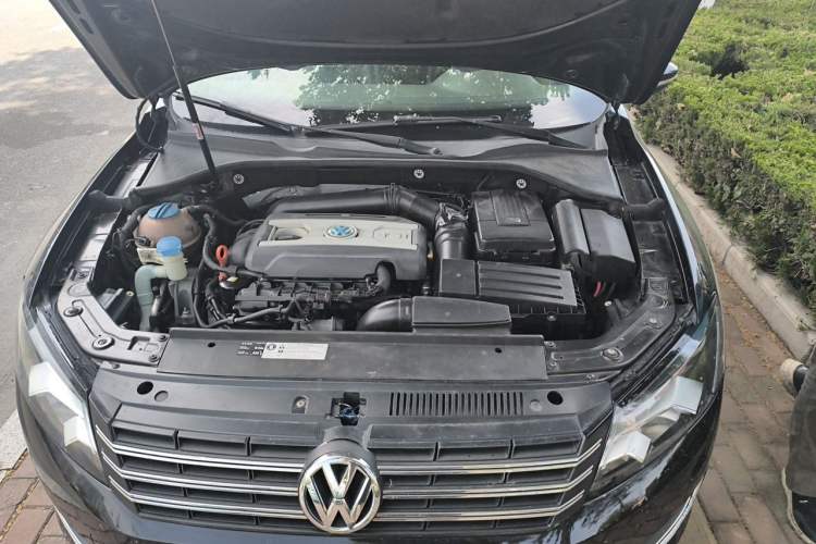 Used Volkswagen Passat 2014 1.8TSI DSG Prestige Edition Engine Bay