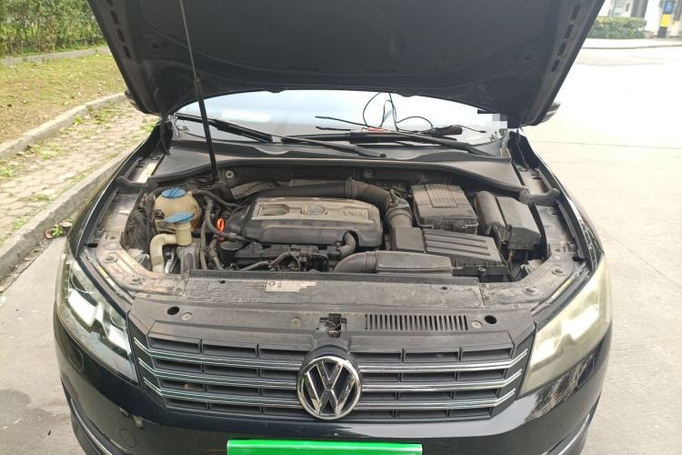 Used Volkswagen Passat 2014 1.8TSI DSG Prestige Navigation Edition Engine Bay