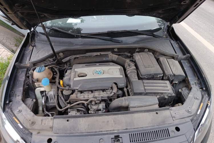 Used Volkswagen Passat 2014 1.8TSI DSG Prestige Navigation Edition Engine Bay