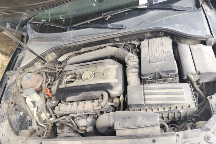 Used Volkswagen Passat 2014 1.8TSI DSG 30th Anniversary Edition Engine Bay