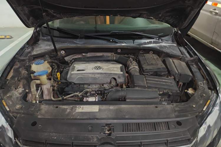 Used Volkswagen Passat 2014 1.8TSI DSG Prestige Edition Engine Bay