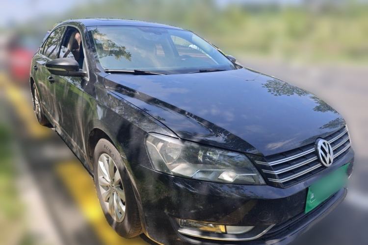 Used Volkswagen Passat 2014 1.8TSI DSG Prestige Edition Front Right 45 Deg
