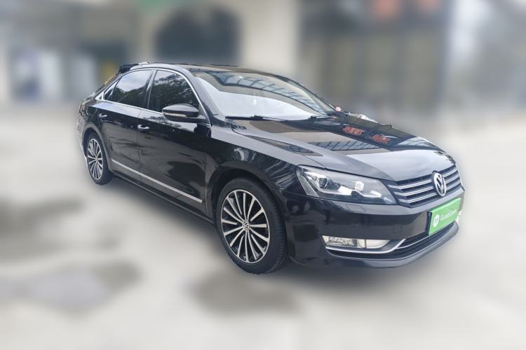 Used Volkswagen Passat 2014 2.0 TSI DSG Ultimate Edition Front Right 45 Deg