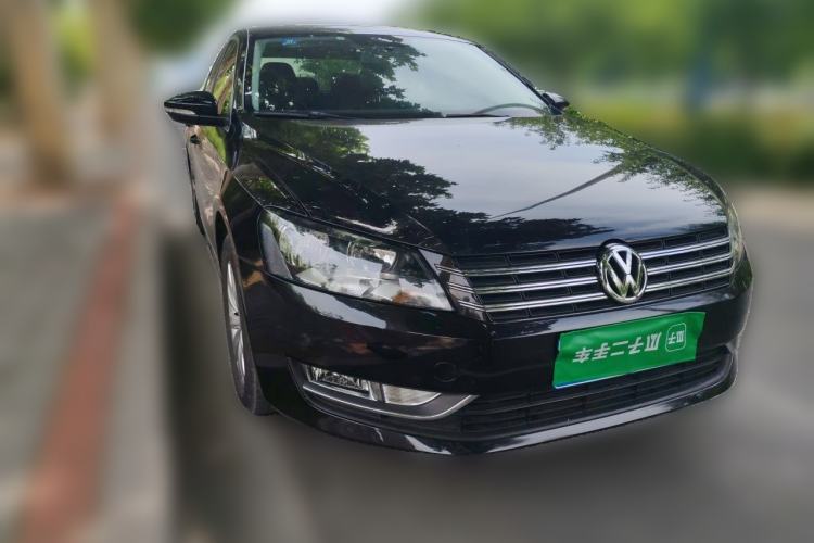 Used Volkswagen Passat 2014 1.8TSI DSG Luxury Edition Front Right 45 Deg
