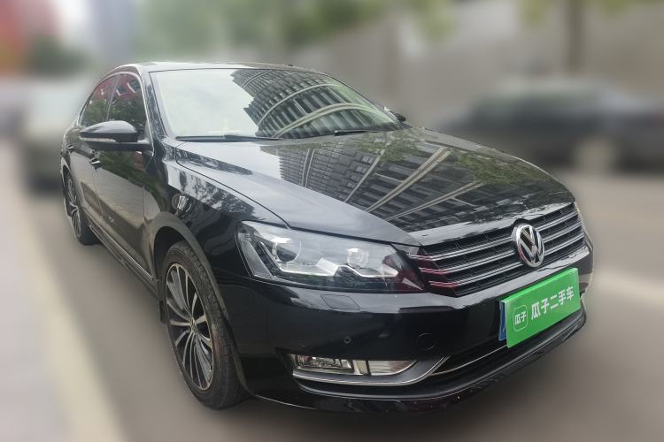 Used Volkswagen Passat 2014 2.0 TSI DSG Ultimate Edition Front Right 45 Deg