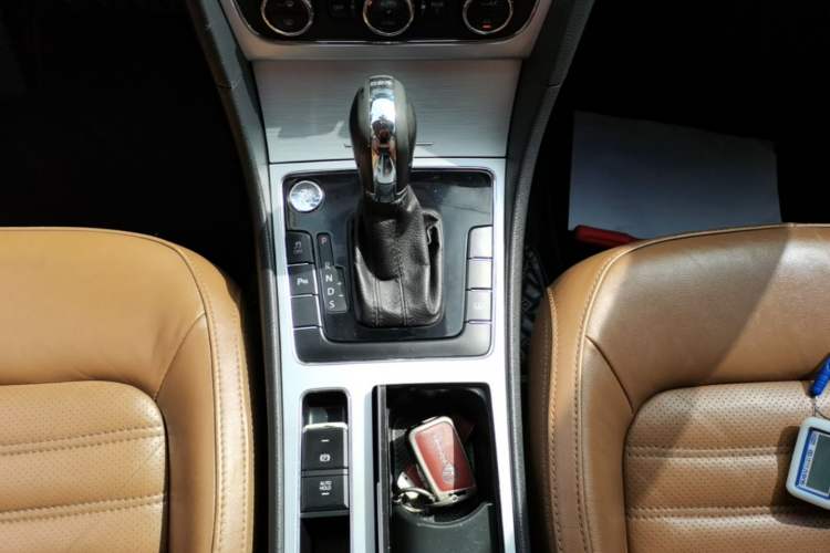 Used Volkswagen Passat 2014 1.8TSI DSG Prestige Edition Gear Lever