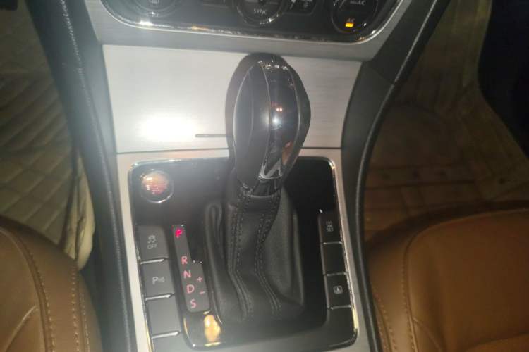 Used Volkswagen Passat 2014 1.8TSI DSG Prestige Edition Gear Lever