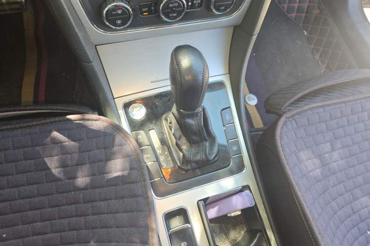 Used Volkswagen Passat 2014 1.8TSI DSG Prestige Edition Gear Lever
