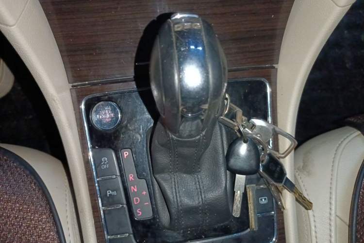 Used Volkswagen Passat 2014 1.8TSI DSG Prestige Edition Gear Lever