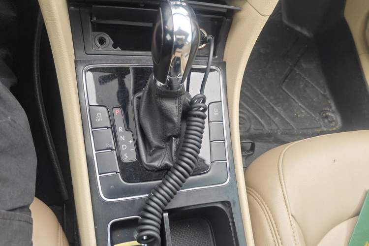 Used Volkswagen Passat 2014 1.8TSI DSG Prestige Edition Gear Lever