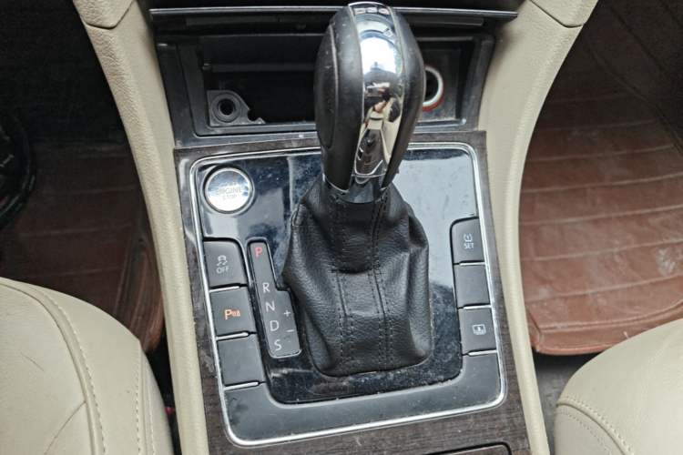 Used Volkswagen Passat 2014 1.8TSI DSG Prestige Edition Gear Lever