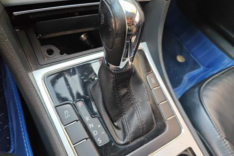Used Volkswagen Passat 2014 1.8TSI DSG Prestige Navigation Edition Gear Lever