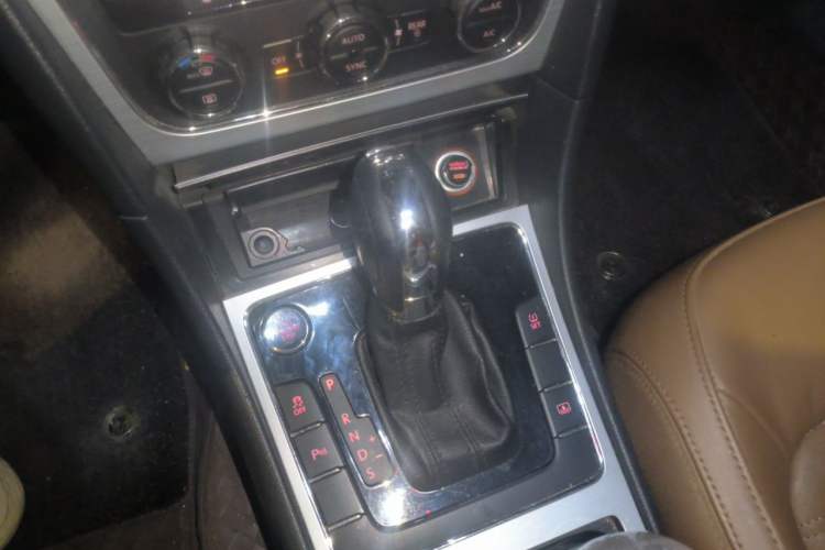 Used Volkswagen Passat 2014 2.0 TSI DSG Prestige Edition Gear Lever