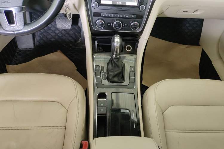 Used Volkswagen Passat 2014 1.8TSI DSG Prestige Navigation Edition Gear Lever