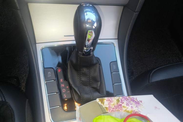 Used Volkswagen Passat 2014 1.8TSI DSG Prestige Edition Gear Lever
