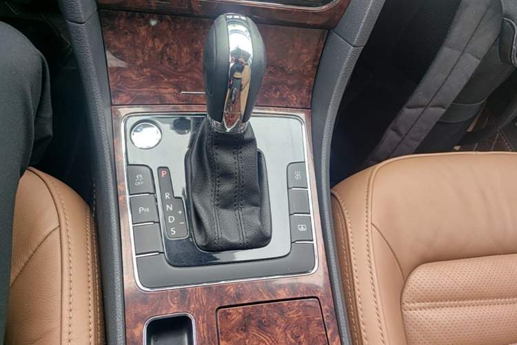 Used Volkswagen Passat 2014 1.8TSI DSG Prestige Edition Gear Lever