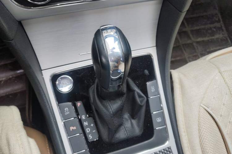 Used Volkswagen Passat 2014 1.8TSI DSG Prestige Edition Gear Lever