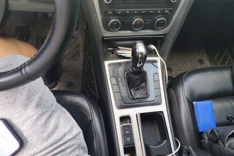 Used Volkswagen Passat 2014 1.8TSI DSG Prestige Edition Gear Lever