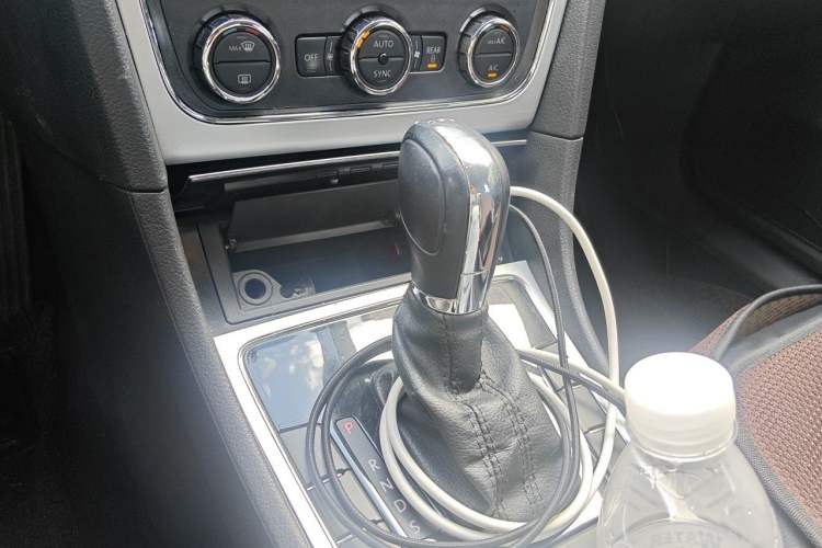 Used Volkswagen Passat 2014 1.8TSI DSG Prestige Edition Gear Lever