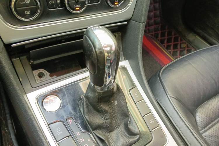 Used Volkswagen Passat 2014 1.8TSI DSG Prestige Edition Gear Lever