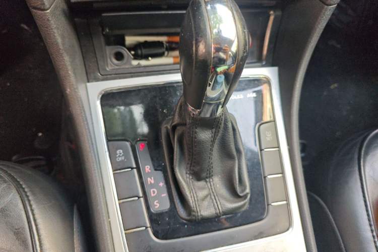 Used Volkswagen Passat 2014 1.8TSI DSG Prestige Edition Gear Lever